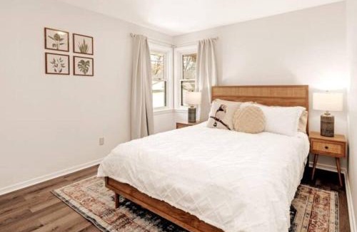 Windsor House | Cozy, Modern 2BR w/Remote Workspace, Patio & Gym