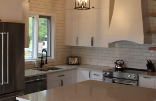 Hillside Beach Cabin | Cozy modern 4 season lake front cottage w/ hot tub