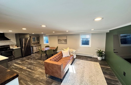 South Peabody Apartment | Cozy&Modern apt in South Peabody