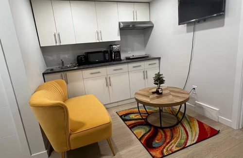 Winnipeg House | Cozy Modern Basement Suite in Devonshire Winnipeg