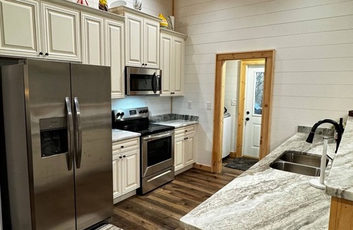 McCaysville Cabin | Cozy Modern Cabin in North Georgia!