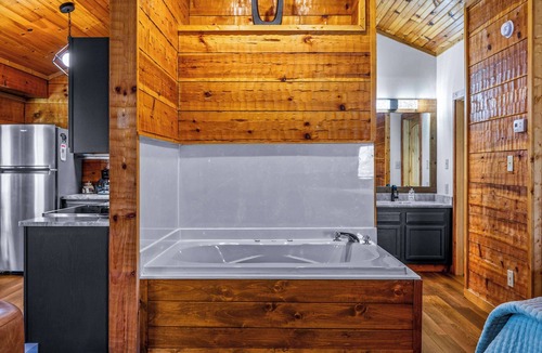 Townsend Cabin | Cozy Modern Cabin in it's own Cove of Boulders