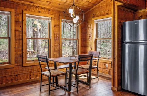 Townsend Cabin | Cozy Modern Cabin in it's own Cove of Boulders