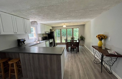 White Mills Cottage | Cozy Modern Cabin in the Woods