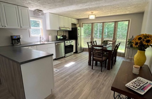 White Mills Cottage | Cozy Modern Cabin in the Woods