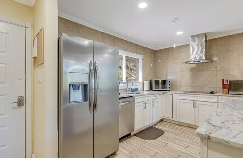 Tannersville Ski Chalet | Cozy Modern Camelback House