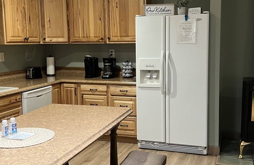 Petoskey Apartment | Cozy Modern Carriage Apartment Close to Shopping, Skiing,Golf
