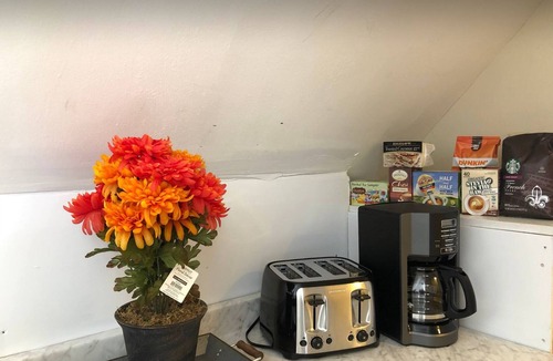 Stockade Historic District Apartment | Cozy Modern City Escape