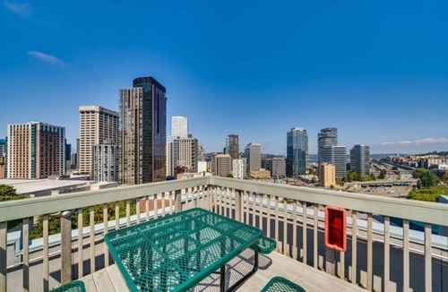 Downtown Seattle Condo | Cozy Modern Condo Next To Convention Center