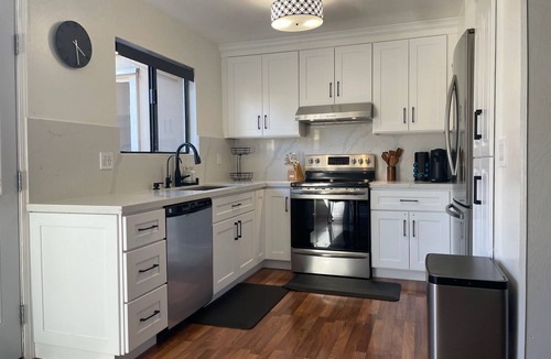 Concord Condo | Cozy Modern Condo