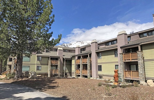 Mammoth Lakes Condo | Cozy Modern Condo, Steps to Eagle/Chair 15, Plush, Quiet, Dog-Friendly!