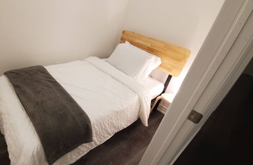 Carrying Place House | cozy modern cottage with soaker tub and fireplace