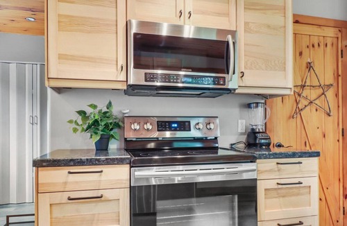 Ramara Cabin | Cozy modern Cottage on the Talbot River in beautiful park like setting
