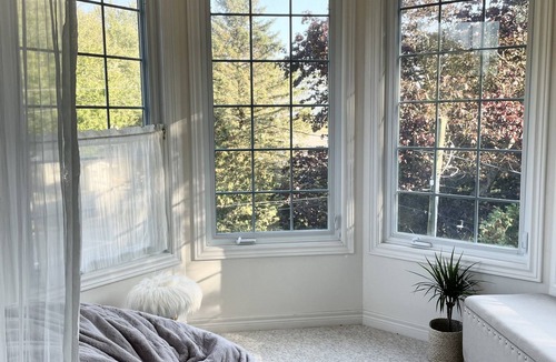 Malahide House | Cozy & modern cottage right by the lake!
