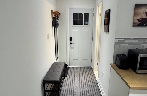 Jacksons Point Apartment | Cozy modern cottage with private entrance beachside and close to the ROC