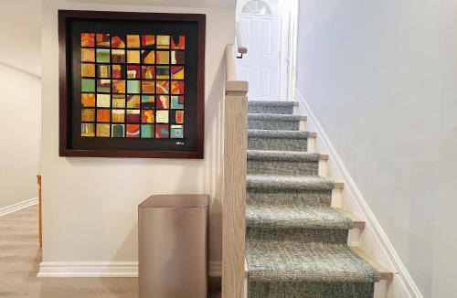 Clanton Park House | Cozy & Modern Ensuite Basement Rooms - Steps to Subway & Downsview Rogers Stadium