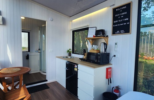 Waitoki Cabin | Cozy modern farm Cabin. Enjoy the relaxing rural vibe just 40 minutes from CBD