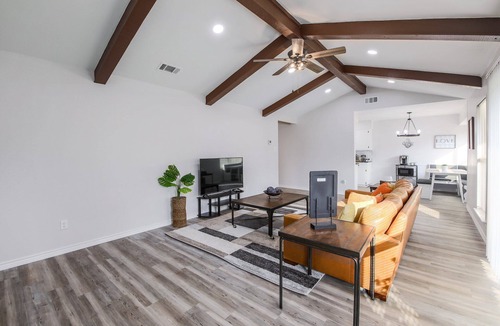 Chisholm Valley South House | Cozy, modern farm style home ~ great central location!