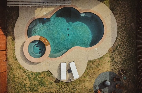 Waxahachie House | Cozy Modern Farmhouse with Pool & Hot Tub, 4BDs in Waxahachie