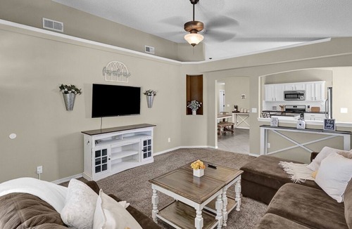 Biggs Field House | Cozy Modern Farmhouse Nestled In a Quite Suburb