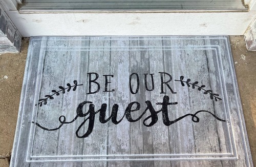 Rolla House | Cozy Modern Farmhouse that Sleeps 8