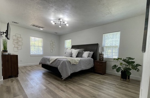 Alvin Other | Cozy Modern Farmhouse
