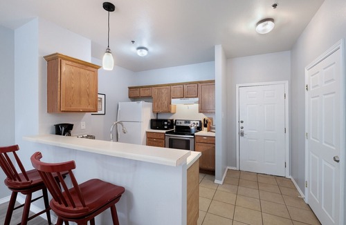 Dreamhill Estates Apartment | Cozy & Modern | Fast WiFi | 4-min to Medical Center | 2BR & 2BA