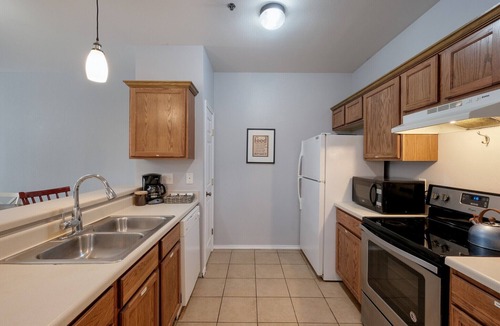 Dreamhill Estates Apartment | Cozy & Modern | Fast WiFi | 4-min to Medical Center | 2BR & 2BA