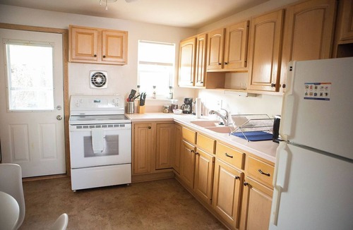 Westerville Apartment | Cozy Modern Garden Flat