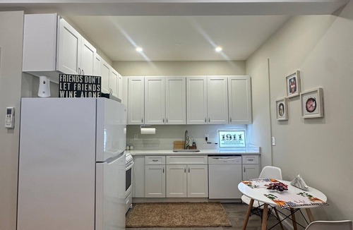 Centereach Apartment | Cozy Modern Gateway
