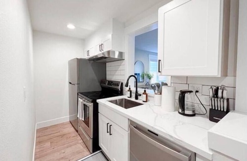 Haller Lake House | Cozy & Modern Hideaway in Seattle/Shoreline