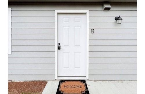 Haller Lake House | Cozy & Modern Hideaway in Seattle/Shoreline