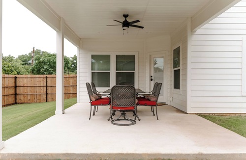 Haltom City House | Cozy modern home. Centrally located. Fun for the whole family
