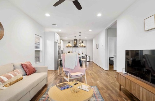 Greater East End House | Cozy modern Home in Downtown Houston