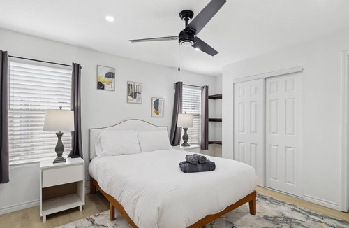 Old East Dallas House | Cozy & Modern Home in Heart of Dallas