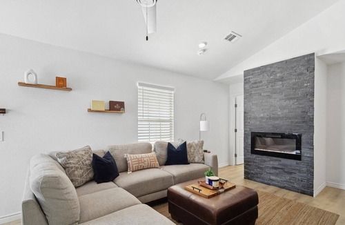 Old East Dallas House | Cozy & Modern Home in Heart of Dallas