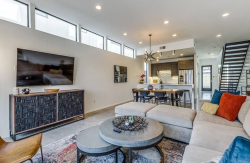 Old East Dallas House | Cozy Modern Home + Private Pool + Central Dallas Location