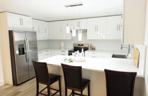 Auburn House | Cozy Modern Home. Stylish, Bright, and Inviting