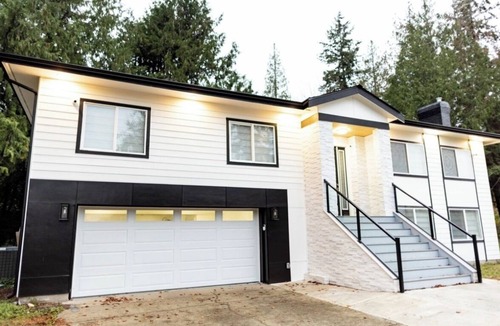 Auburn House | Cozy Modern Home. Stylish, Bright, and Inviting