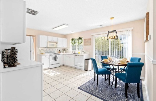 Fuquay-Varina House | Cozy Modern Home 3BR Pet-Friendly Yard Near Breweries & Downtown