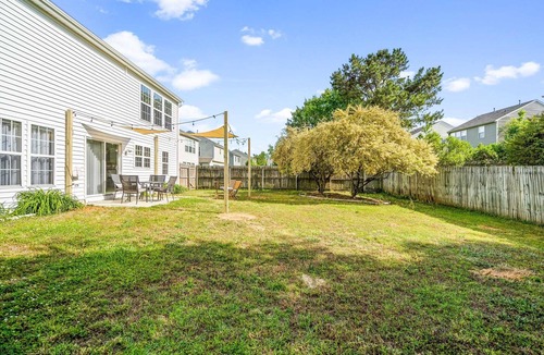 Fuquay-Varina House | Cozy Modern Home 3BR Pet-Friendly Yard Near Breweries & Downtown