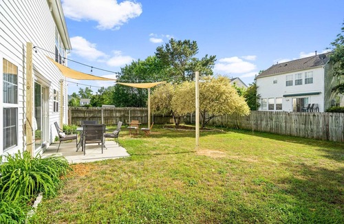 Fuquay-Varina House | Cozy Modern Home 3BR Pet-Friendly Yard Near Breweries & Downtown