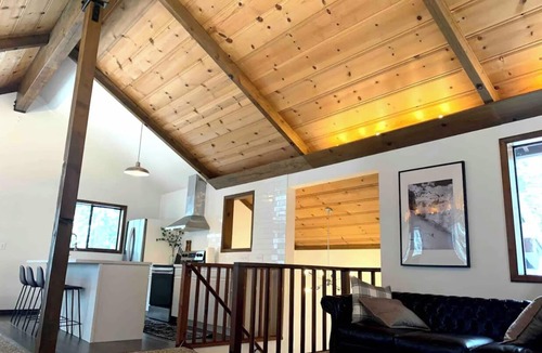 Tahoe City Ski Chalet | Cozy/Modern, Hot Tub, Skiing, Gathering Space, Families, Pets