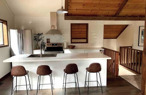 Tahoe City Ski Chalet | Cozy/Modern, Hot Tub, Skiing, Gathering Space, Families, Pets