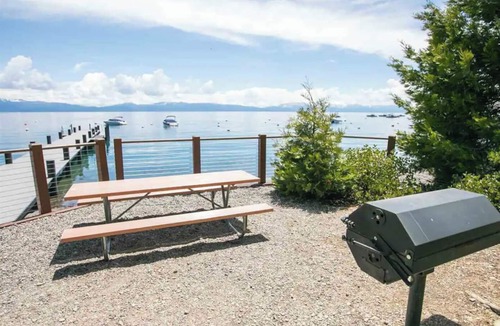 Tahoe City Ski Chalet | Cozy/Modern, Hot Tub, Skiing, Gathering Space, Families, Pets