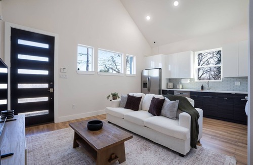 Greater East End House | Cozy/Modern King Suite in Houston Texas