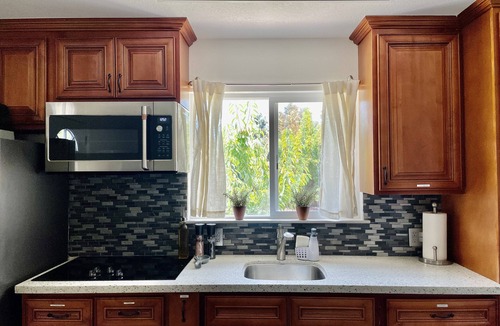 Silver Creek Apartment | Cozy Modern Private Unit With Serene Backyard