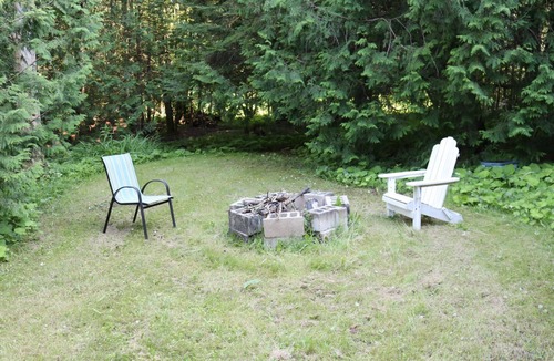 Mono Cottage | Cozy modern river side cottage surrounded by forests, waterfalls and streams