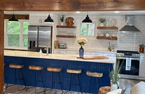 Killington Cabin | Cozy Modern Rustic Ski Lodge! 7BR - Sleeps 16