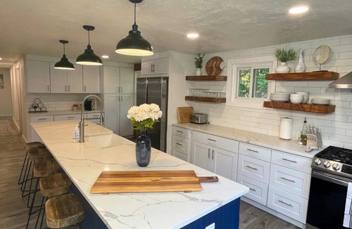 Killington Cabin | Cozy Modern Rustic Ski Lodge! 7BR - Sleeps 16